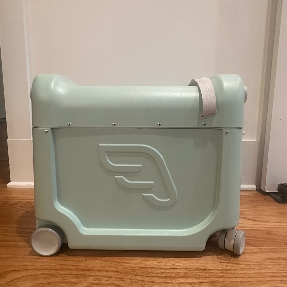 Jet kids by stokke | Bed box | Carry on Suitcase | Mint